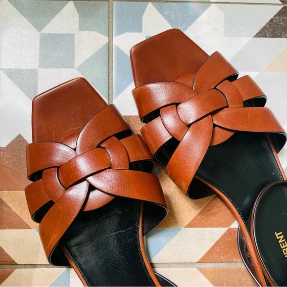 Authentic Saint Laurent Tribute Smooth Leather Flat Sandal in Toffee, size 40 - Picture 10 of 17